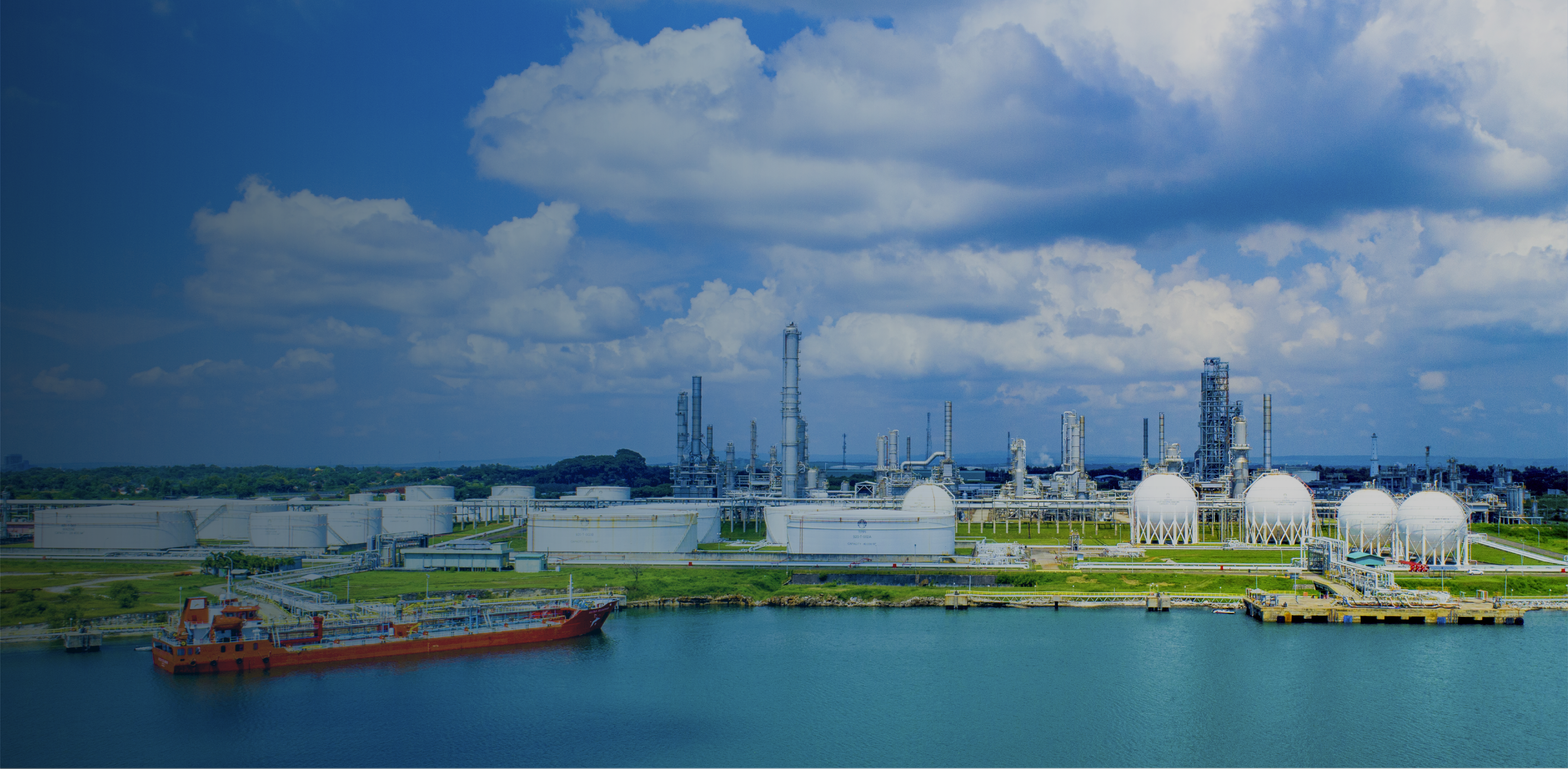 Menjadi Perusahaan Petrokimia Nasional Terkemuka dan Terintegrasi